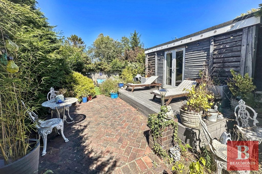 Larkfield Way